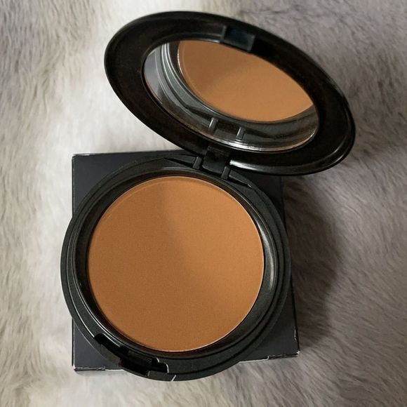 Cover FX Pressed Mineral Foundation - Picture 2 of 5